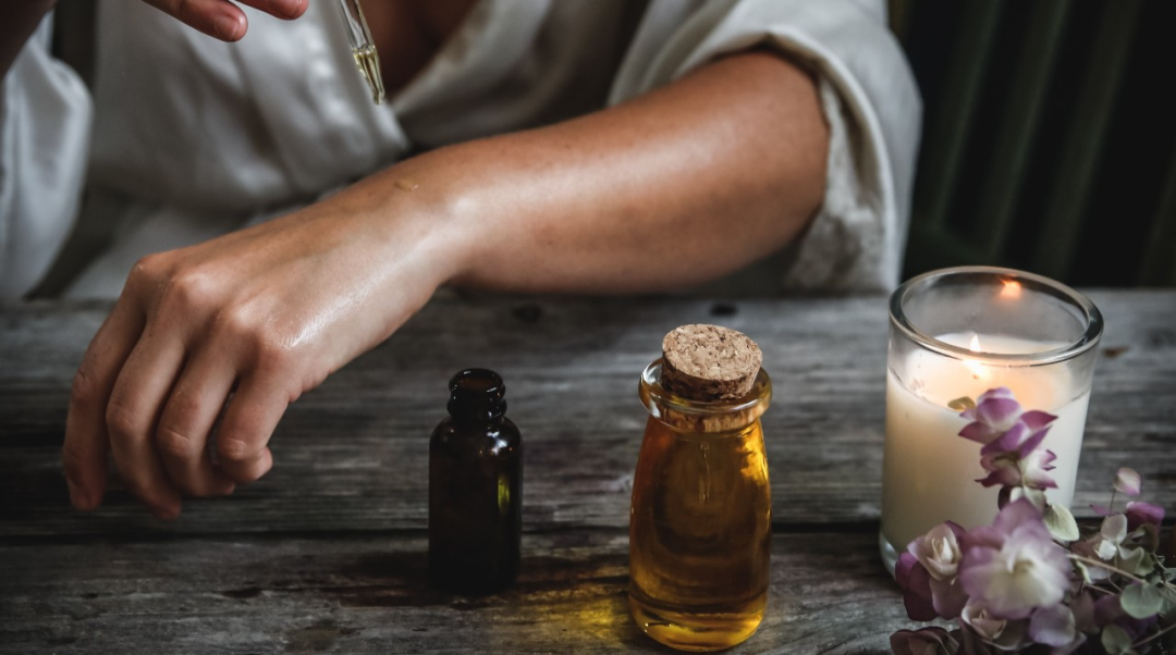 tai o: the efficacy and functions of agarwood essential oil, sandalwood essential oil and thuja essential oil(pic4) tai o: the efficacy and functions of agarwood essential oil, sandalwood essential oil and thuja essential oil(pic4)